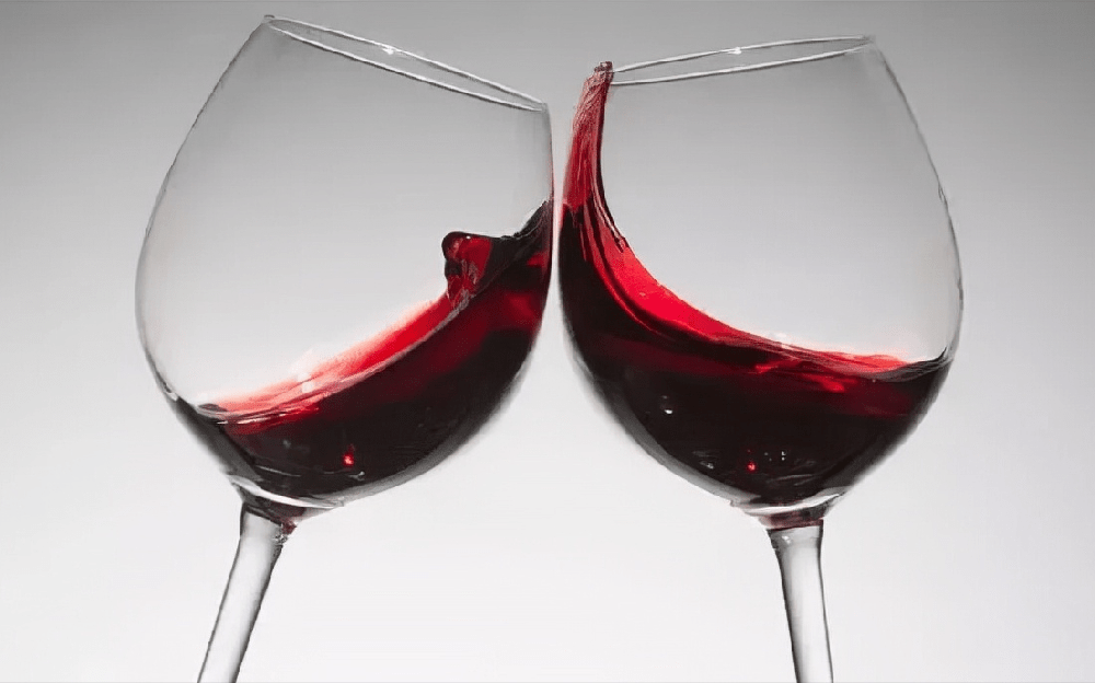 葡萄酒应该怎样搭配酒杯？